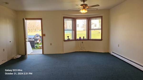 $1,150 / 2br - 725ft2 - 2BR 2.º PISO CON CALEFACCIÓN Y AGUA CALIENTE (Newport Center)63784706878595121