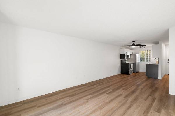 $1,623 / 2br - 789ft2 - Car Wash Area, Quartz Counter Tops, Stackable Washer/Dryer in Unit (Tualatin)63956787633538122
