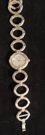 Ladies Silver Tone Round Bezel With Silver Tone Dial Quartz Watch 1