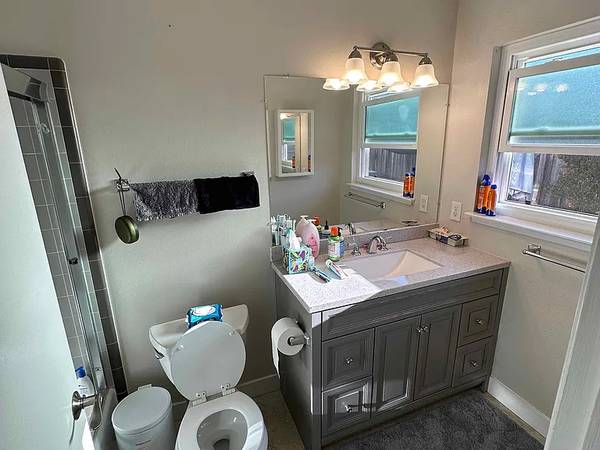 $1,600 / 1br - 739ft2 - Stunning North Beach Loft with Iconic Views (San Francisco)63813715987841123