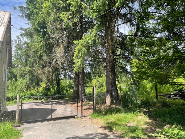 3 Bedroom house on private large acreage located in Portkells 1