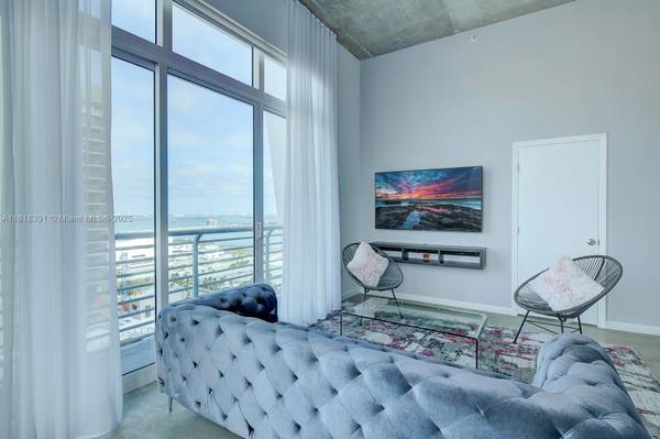 $5,000 / 2br - 1056ft2 - Luxury Furnished 2bd Penthouse in Downtown Miami (Downtown Miami)64051003049346120