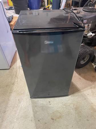 Mini-Fridge 1