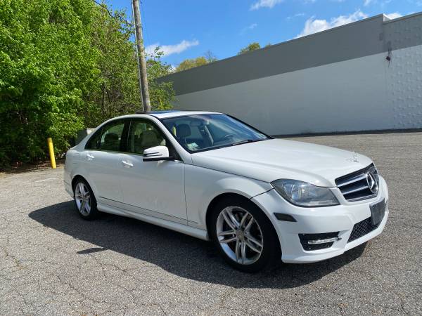 2014 Mercedes Benz C300 - $7,500 (Chicopee)63615767768705121