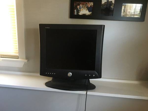 Dell 1702FP 17" Fullscreen LCD Monitor 1