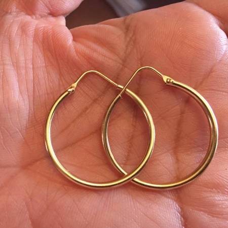 Italian 18K yellow gold Hoop Earrings with cute design 1