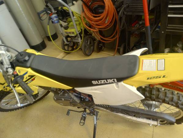125 Suzuki dirt bike 1