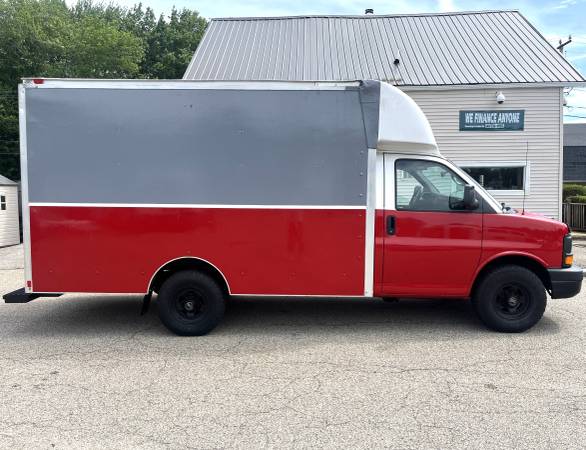 Furgón Chevrolet Express 3500 2013 con cajas, ruedas personalizadas, limpio - $9.990 (Hampton NH RT1)63615211485443122