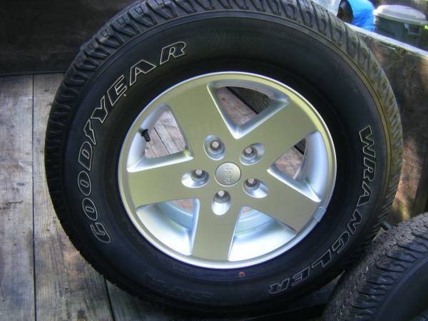 Single NEW Goodyear tire 255 75 17 Wrangler 1