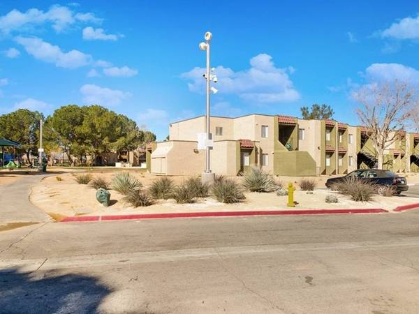 $1,950 / 2br - 872ft2 - in Palmdale CA, 2/BD 1/BA, Private Balconies (38300 30th Street East , Palmdale, CA)63869889644161121