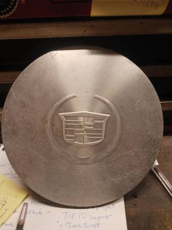 Center caps for 2005 Cadillac Escalade 1