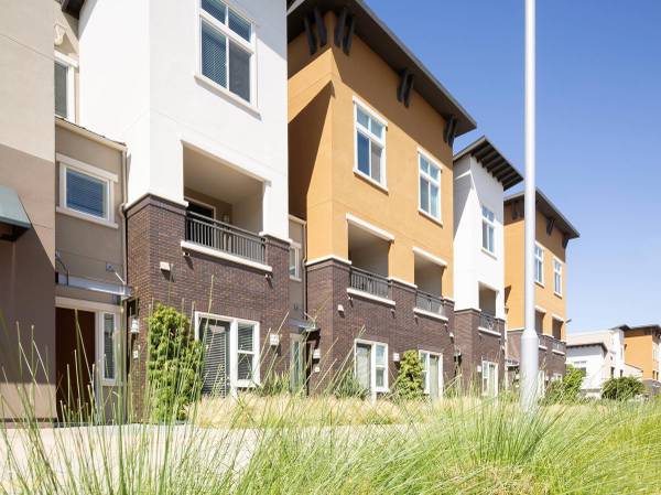 $2,499 / 575ft2 - Courtyard view, Controlled Access Entry, On-Site Management (Uncovered space, or community garage access)63701744232195120