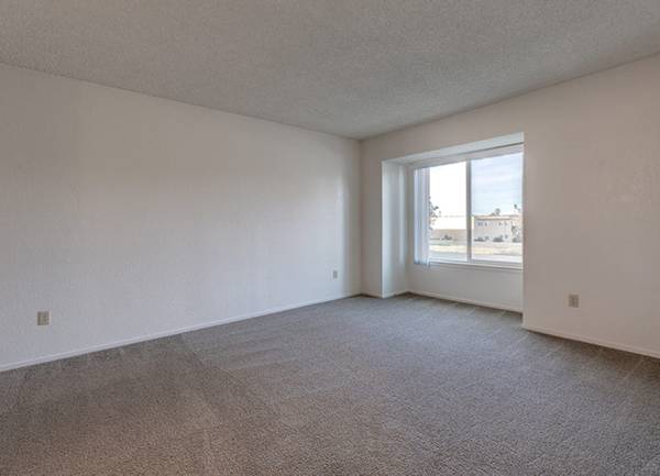 $2,100 / 2br - 825ft2 - Estacionamiento cubierto, Spa, Mantenimiento en el lugar (401 W. Pine Ave, Lompoc, CA)63664024460163123