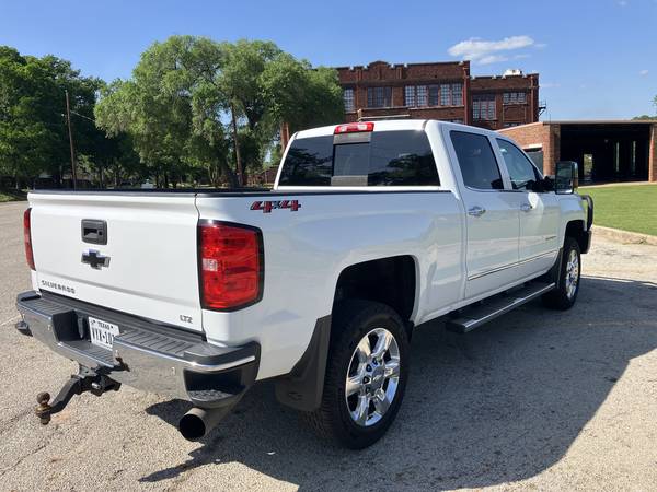 2018 Chevrolet 2500HD LTZ 4WD CC - $21,000 (Dallas)63485371875457122