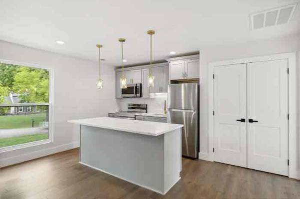 $1500.00 / 1br - Brand new!! 1 bedroom suite above garage!!63680301525251121