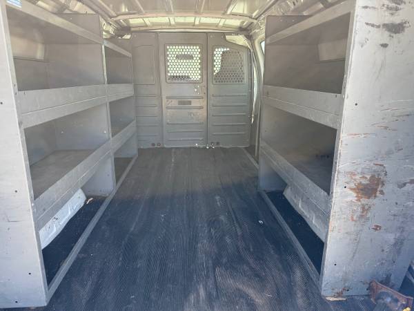 2013 Ford E250 - Photo 5