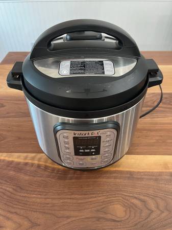 Instapot Duo 8 quart 7 in 1 Pressure Cooker 1