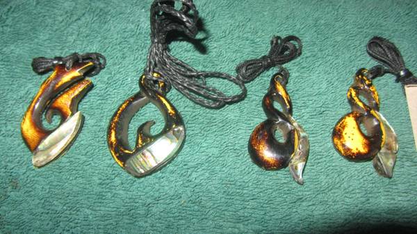 Handcarved wood and abalone shell pendants Polynesian style 1