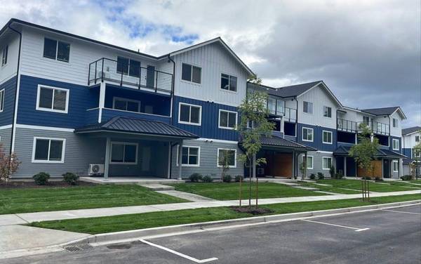 $2,700 / 3br - 1422ft2 - Waitlist Open Apply Today, Quartz Countertops, Large Balconies/patios63995109195395120