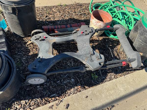 Curb Alert: BBQ Stand 1