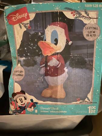 Christmas inflatable Disney Donald Duck 1