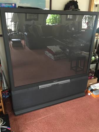 FREE Sony CRT TV - Color Rear Video Projector 1