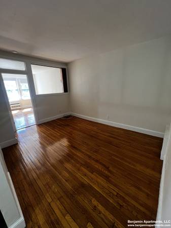$2,250 / 1br - **NO FEE ** nice 1 bed on Lancaster St in Brookline. Parking for rent.63810012909825122