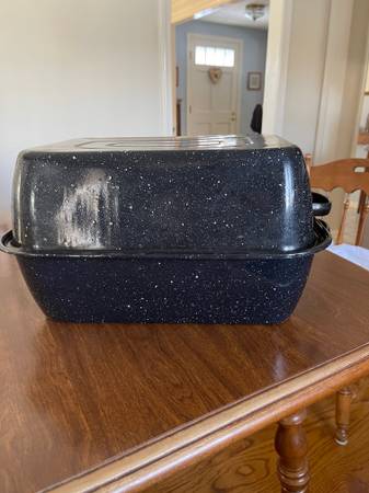 Roasting pan with lid 1