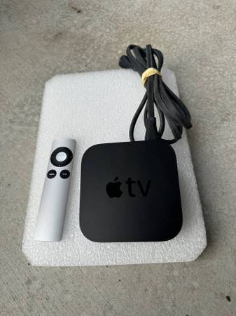 Apple TV with Remote 1