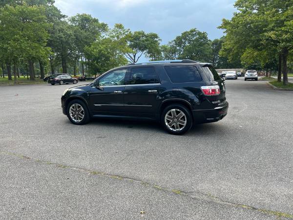 2012 GMC Acadia Denali Navi cámara de respaldo dvd pocos kilómetros solo 96 mil kilómetros - $5,500 (Brooklyn)63614220769283123