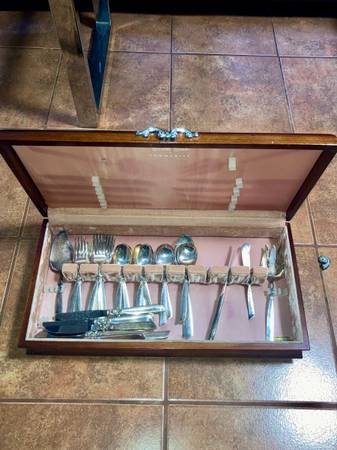 ✨ Vintage Community Silverplate Flatware Set w/ Wooden Chest (42 pcs) 1