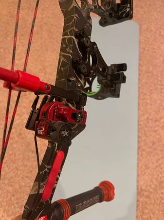 PSE EVO MAX Compound Bow 1