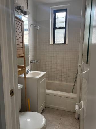 $1,800 LOWER LEVEL STUDIO APARTMENT - ASTORIA/DITMARS (ASTORIA)63945496859266124