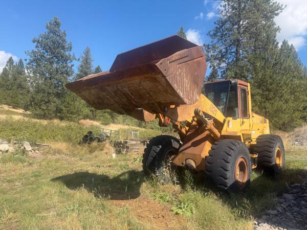 Case 821 Loader 1