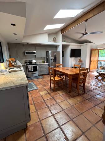 $3,150 / 2br - Home in Napili (Lahaina)63686710106625121