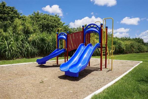 $933 / 1br - 720ft2 - Live Conveniently: Laundry Facilities & Guest Parking (Fort Pierce, Texas)63823722875905122