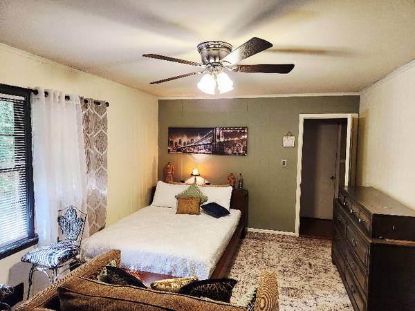 $650.00 / 1br - Furnished Room in Peaceful Home – All Utilities Included – Near Airpor63963993057666123