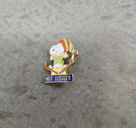 Snoopy Vintage Pin 1