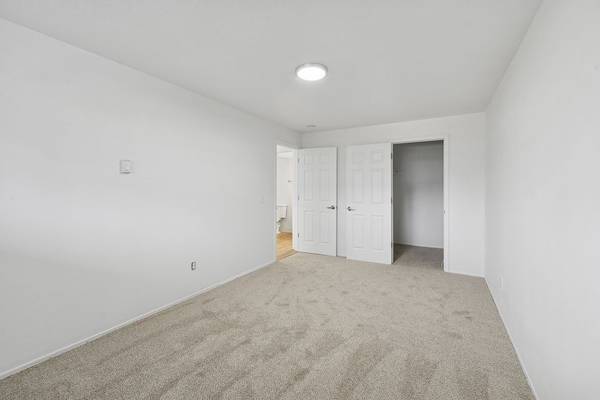 Natural Light, Easy Freeway Access, Open Parking 1