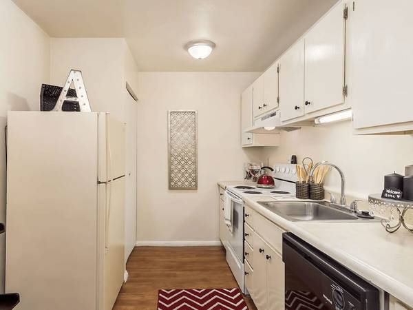 Laundry Facility, Range, Pet Friendly 1