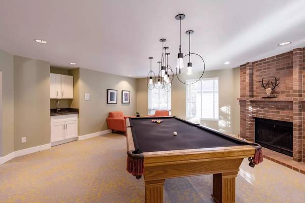 $2,102 / 1br - 745ft2 - Dive into Renton's vibe! Perfect 1 bed, 1 bath location. (Renton - Highline SeaTac Botanical Garden)63944961663874120
