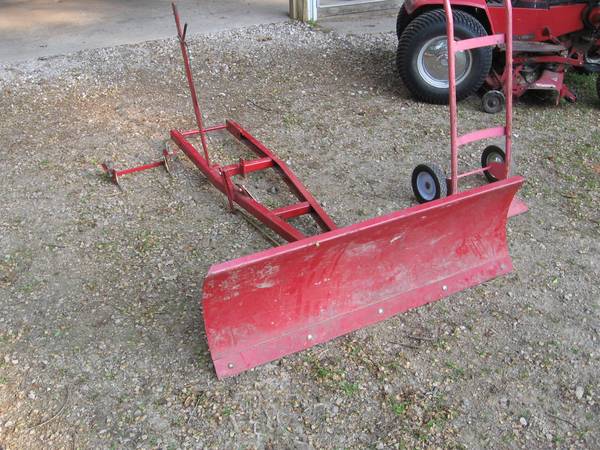 Toro/Wheelhorse front snowplow - 48" 1
