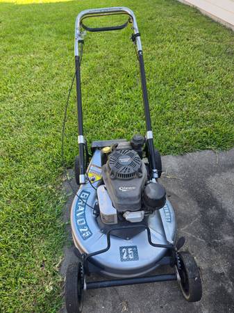 BRAVO GEN II 25" COMMERCIAL Lawnmower ($1600 New) 1