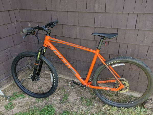 2020 Giant Talon 2 Mountain Bike 1