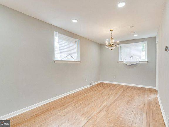 $911 / 1br - Cozy and Inviting Apartment Near Downtown Shops (lake county)63813686888321121