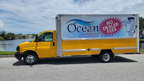 2008 GMC 3500 box truck low miles 1 OWNER - $12,900 (Clearwater)63443665674499121