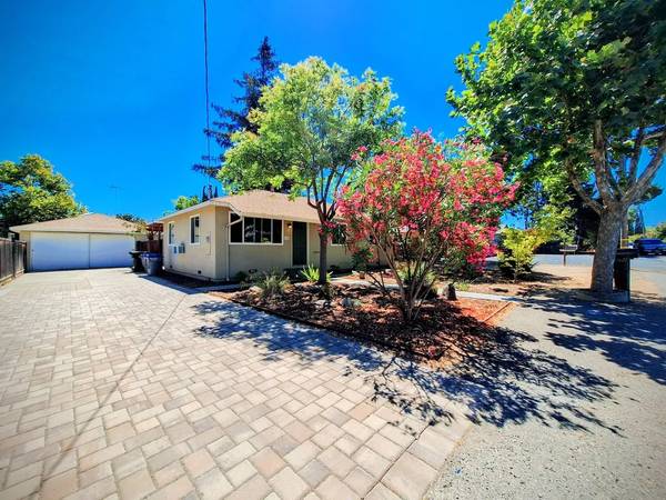 $2,255 / 3br - 944ft2 - //////////-¡3 habitaciones modernas con piso de vinilo de lujo y cocina de granito! (sunnyvale)63667994794883120
