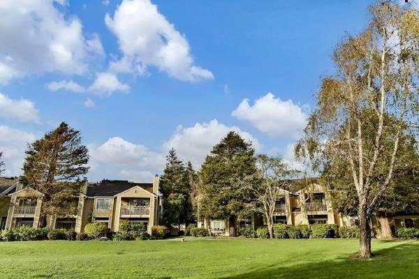 Newly Painted 1 Bed 1 Bath 2nd Floor Well Designed End Unit 1