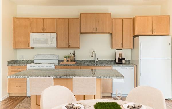 $1,422 / 2br - 979ft2 - Four-legged friends welcome! Enjoy our pet-friendly 2 BD / 2 BA. (Newnan)63975297728643122