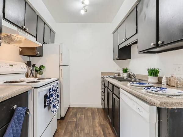$1,599 / 2br - 960ft2 - 2B/1.5B, Upgraded Carpet, BBQ/Picnic Area (953 S Troy St , Aurora, CO)63973503613698124